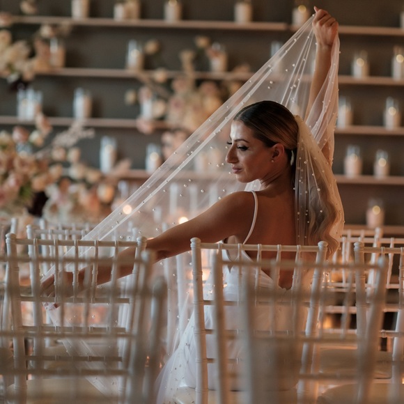 Scattered Pearl Wedding Veil - Picture 3 of 5